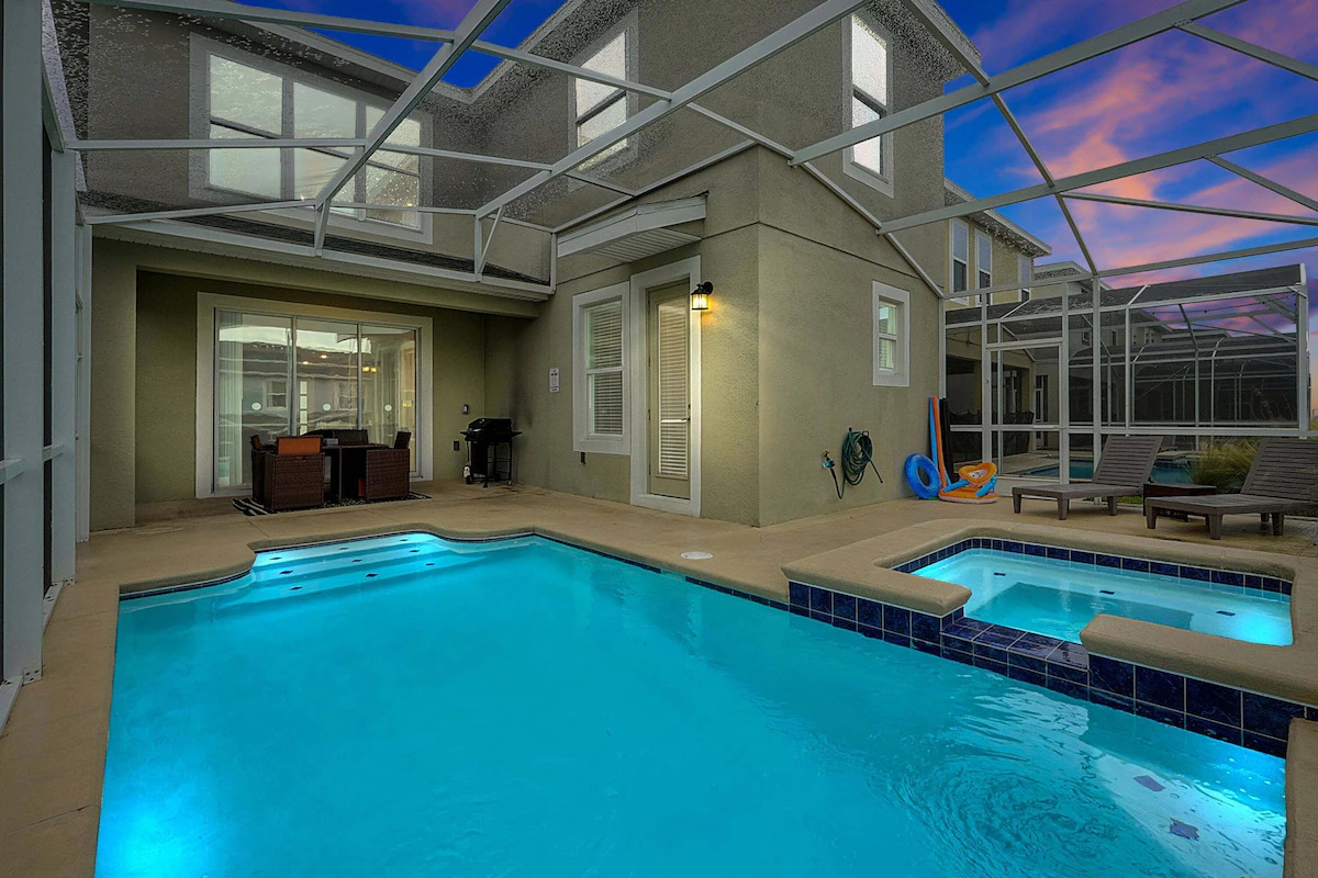 Champions Getaway private heated pool and spa at dusk — Champions Gate Resort Davenport FL