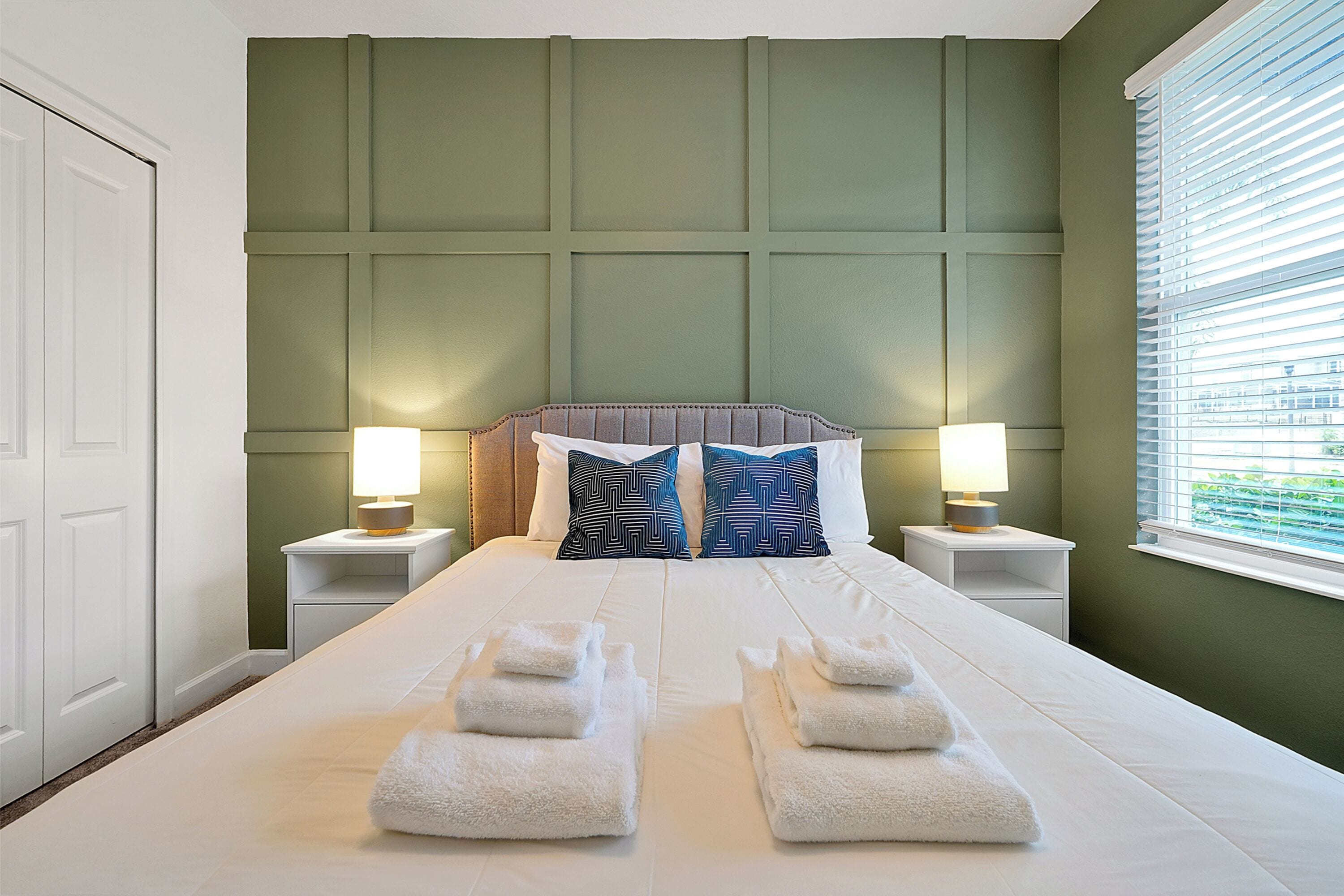 King bedroom — green accent wall
