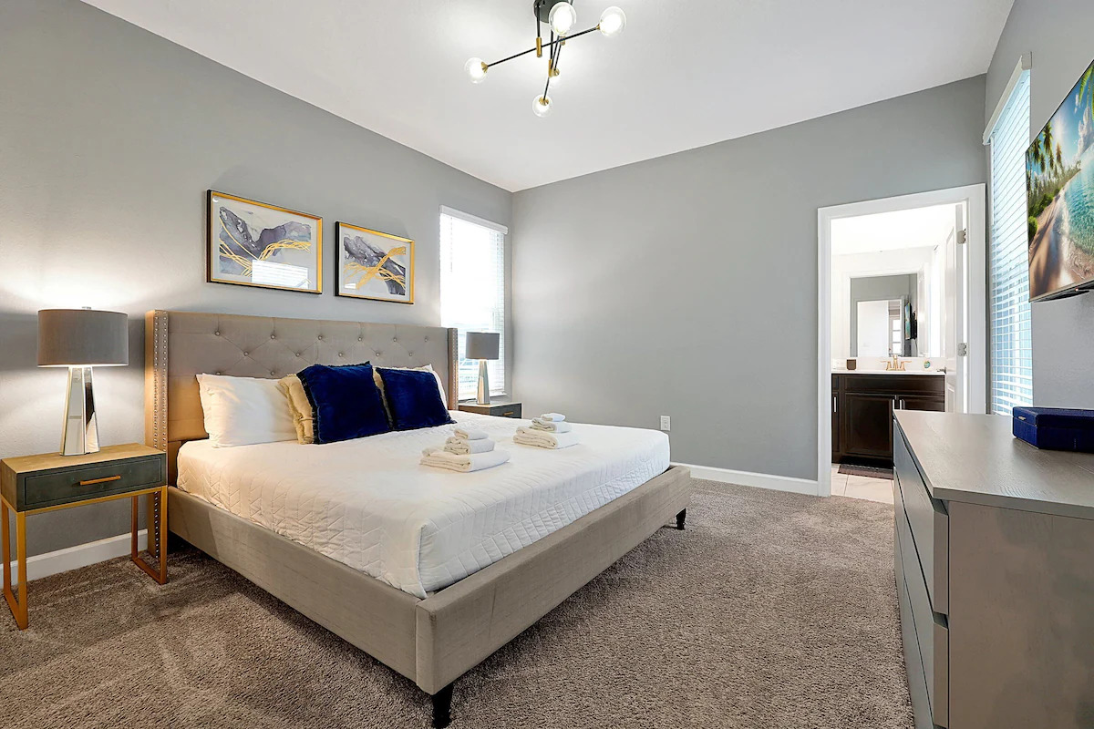 King bedroom with en-suite